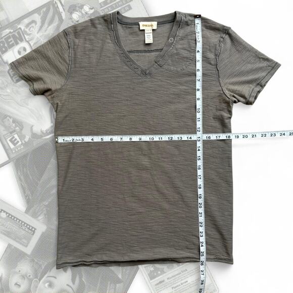 Y2K Diesel V Neck T Shirt - Picture 4 of 5